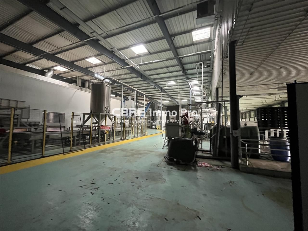 A LOUER - local d'activité spacieux de 4 563 m²,