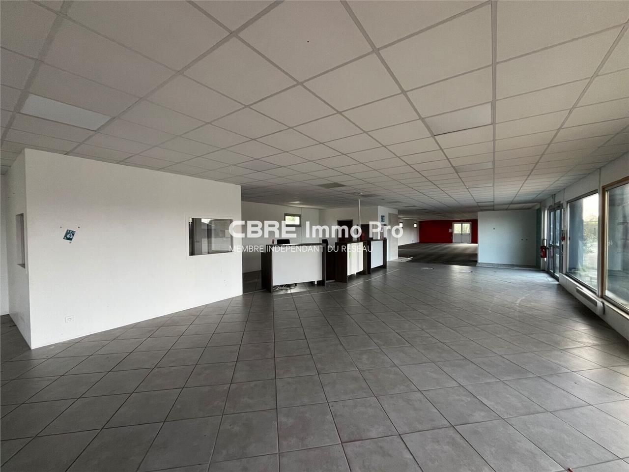 A VENDRE -  local commercial spacieux et polyvale