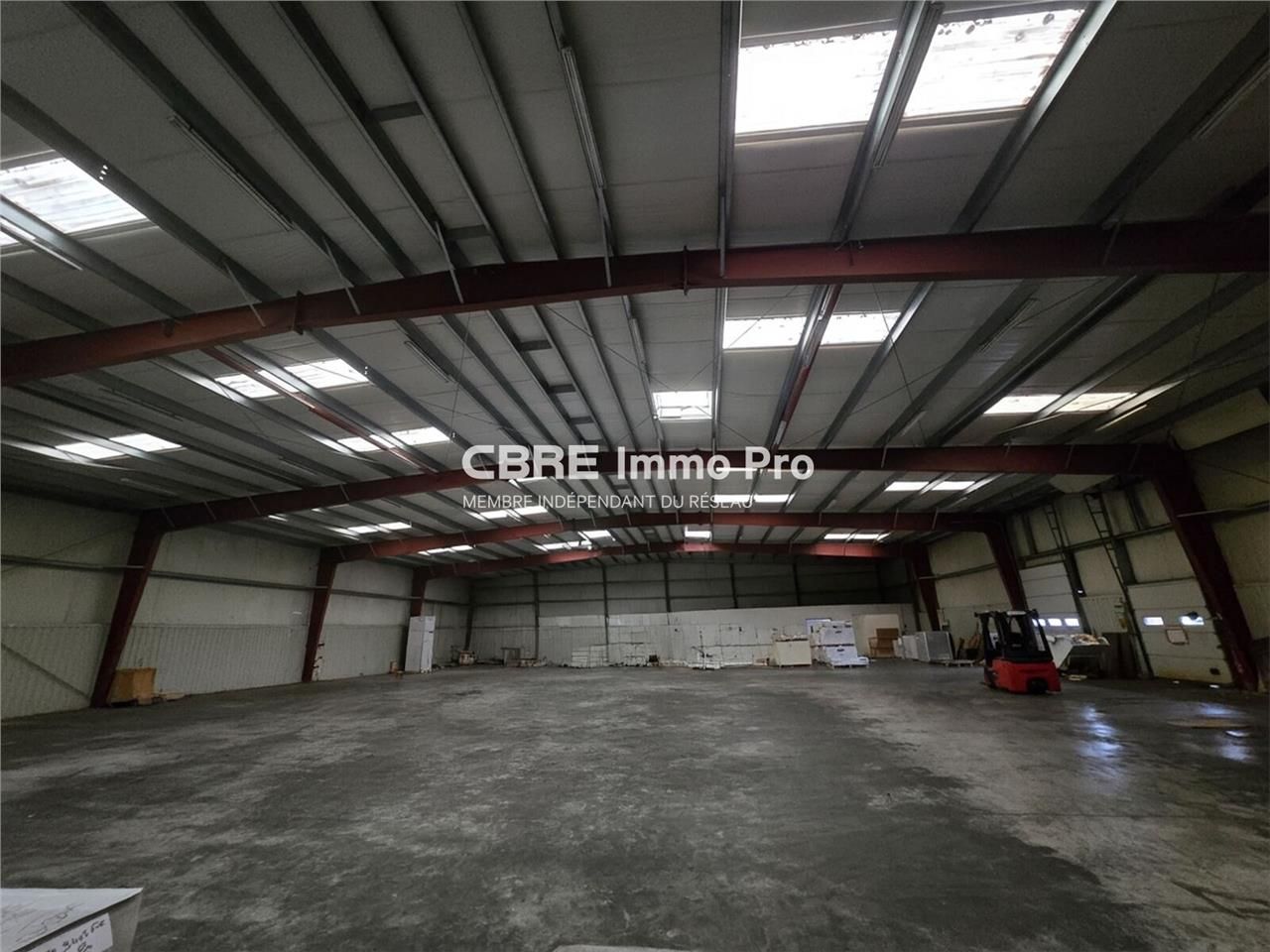 Situé au coeur de la zone d'activités de Ligugé,