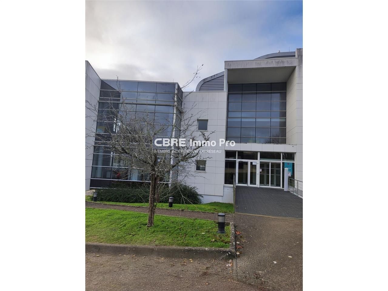 À vendre : Immeuble de bureaux situé dans la zone