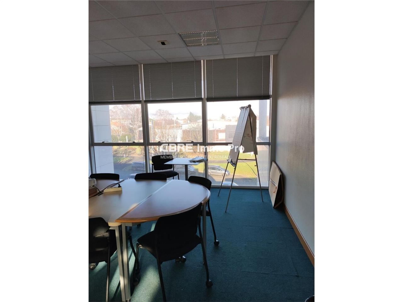 À vendre : Immeuble de bureaux situé dans la zone