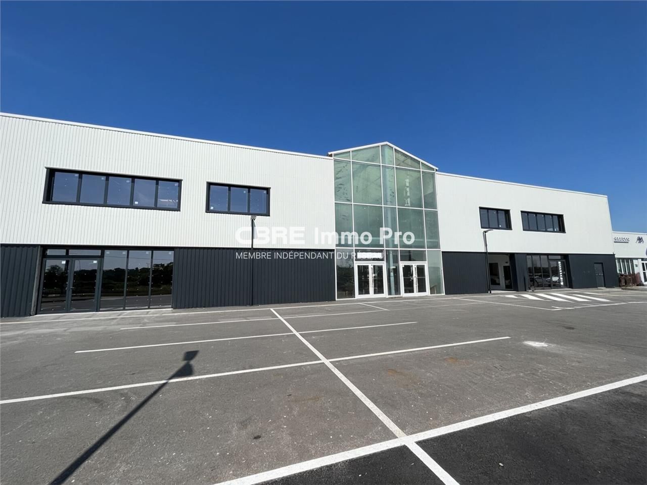 POITIERS Nord, en bordure de la RD910 et à proxim