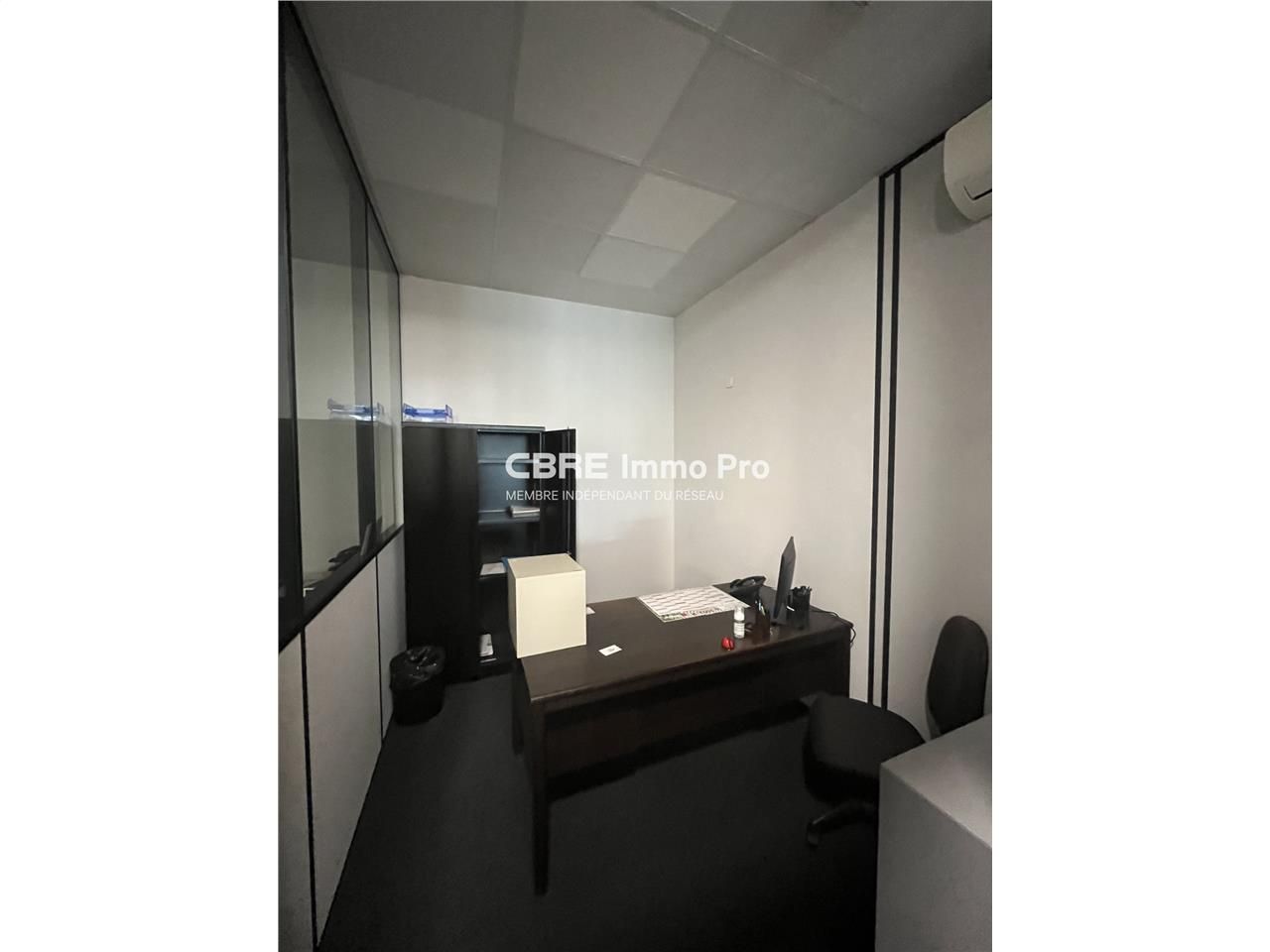 A VENDRE- idéalement situées au coeur de la  ZI d