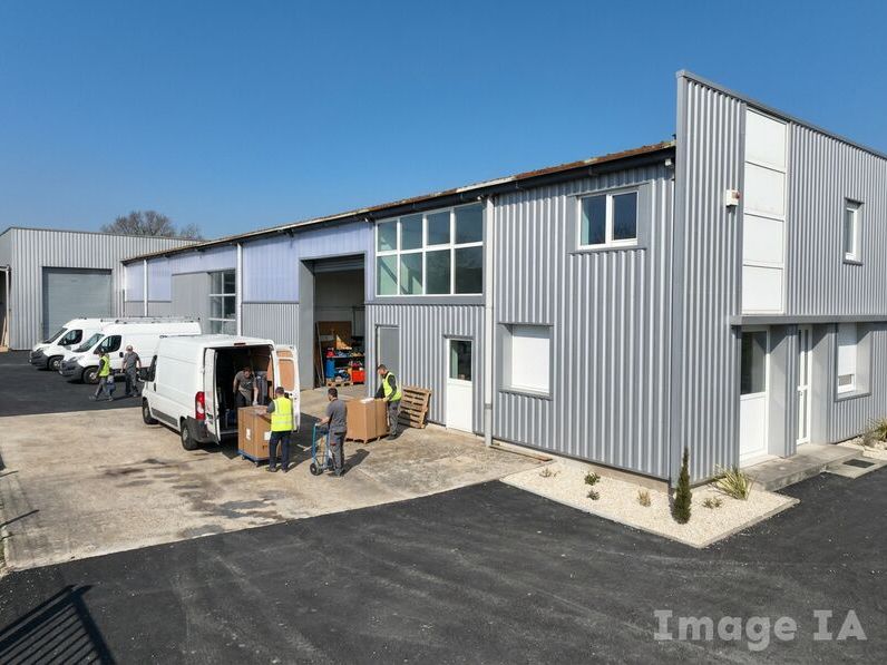 Arthur Loyd vous propose ce local d'activités de 