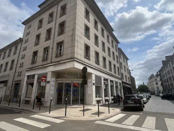 Situé en plein coeur de la ville, à proximité imm
