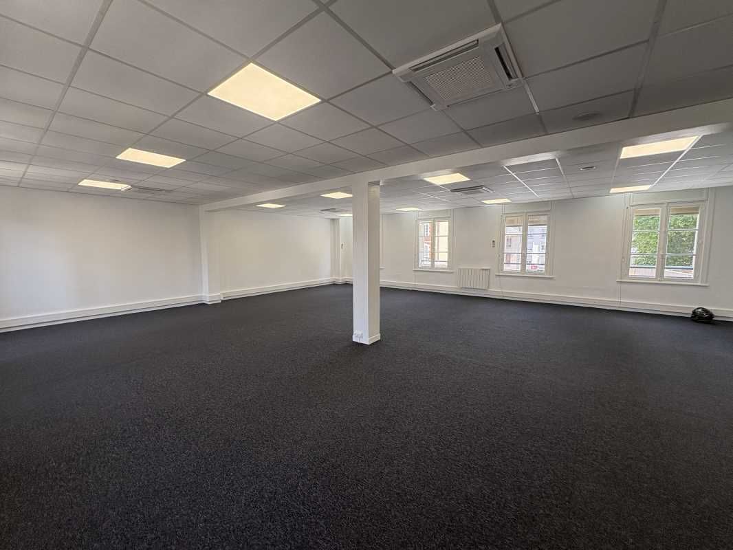 Situé en plein coeur de la ville, à proximité imm