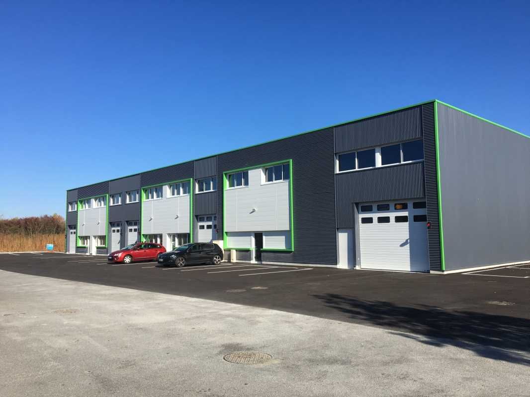 Ensemble immobilier récent (construction 2018) et