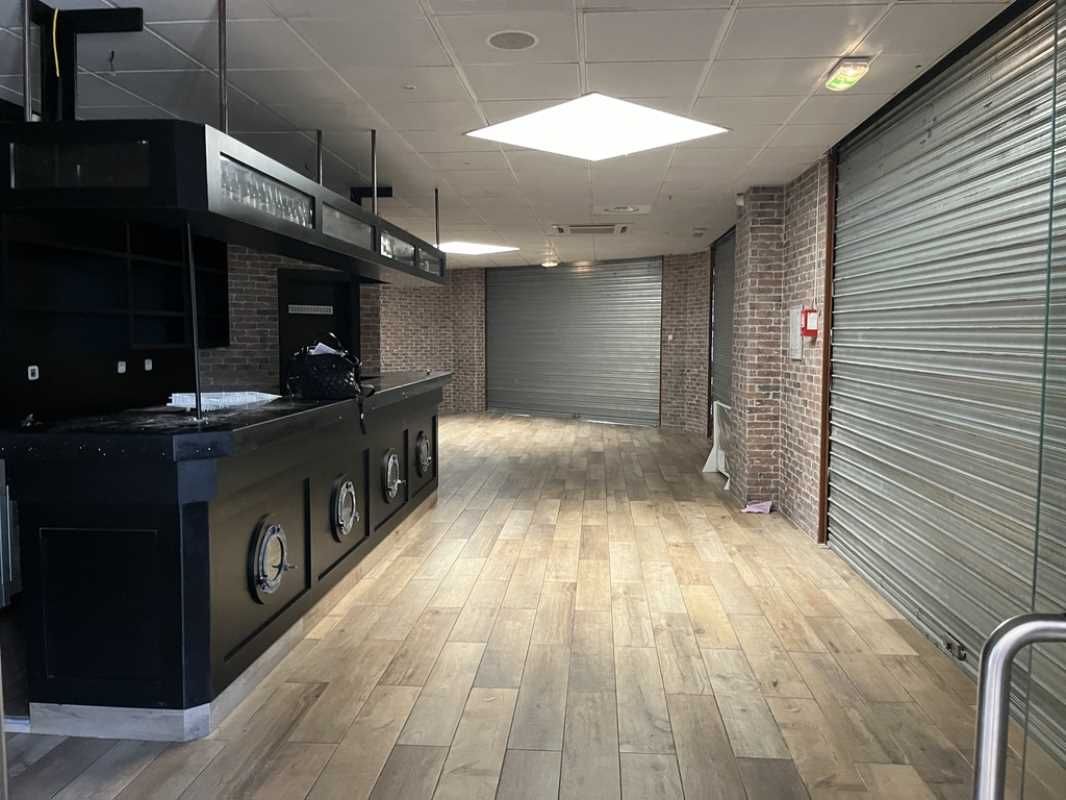 À la recherche d'un espace commercial spacieux à 