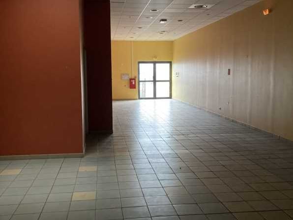 Dans un bâtiment à usage de commerce, d'activités