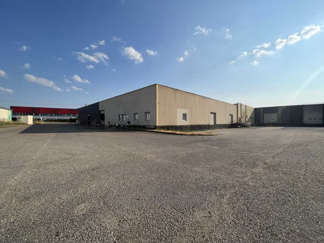 Dans un bâtiment à usage de commerce, d'activités