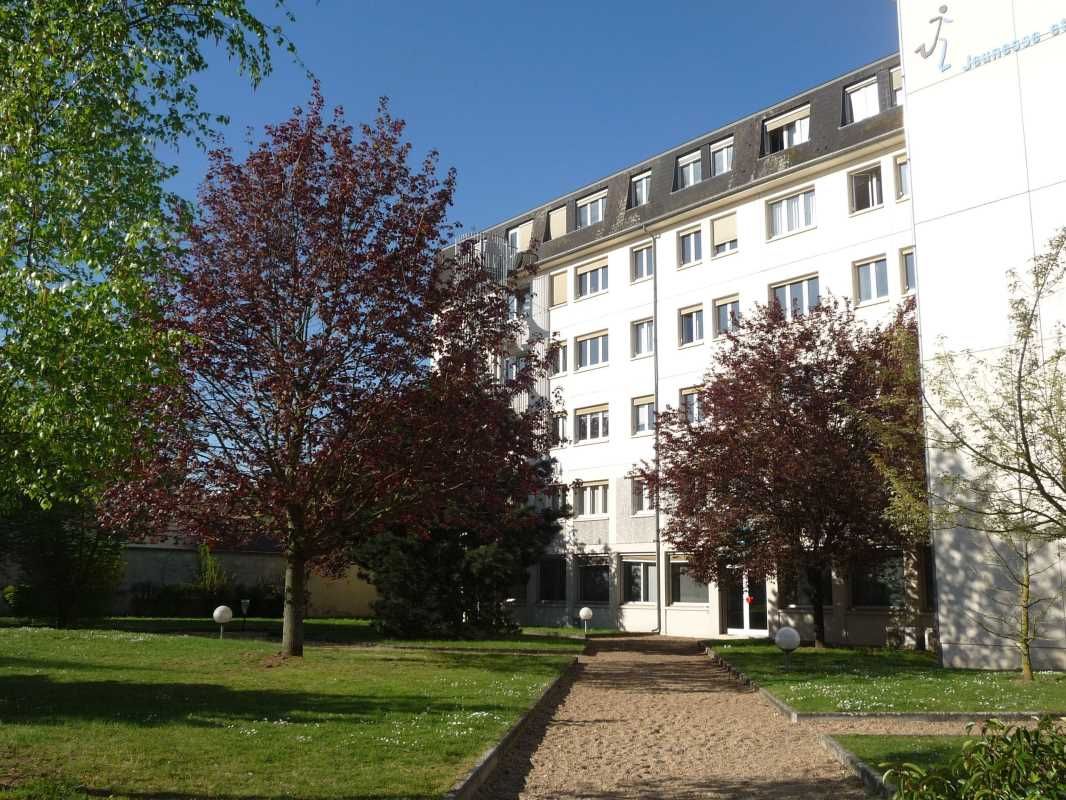 Au 2ème étage d'un immeuble à usage de bureaux, u