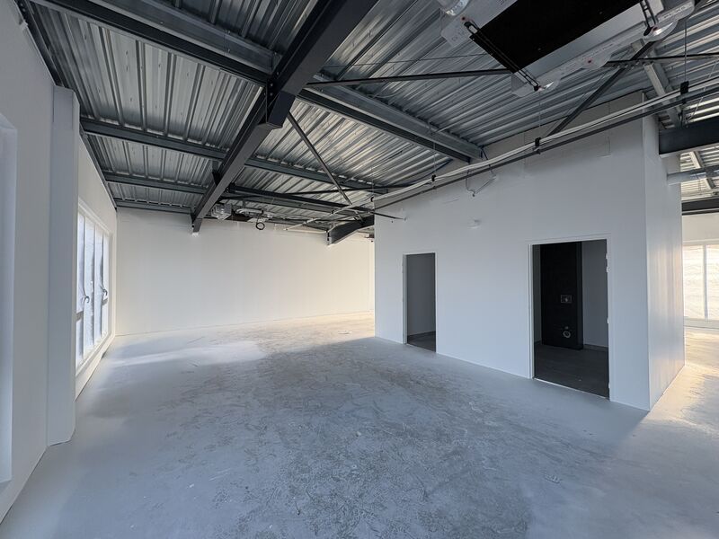 Découvrez cet immeuble neuf de bureaux idéalement