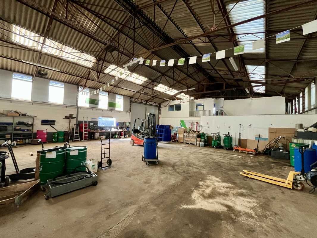 Ce local d'activités est situé sur la commune de 