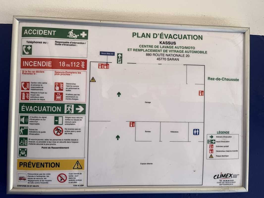 Location locaux commerciaux 200 m² non divisibles
