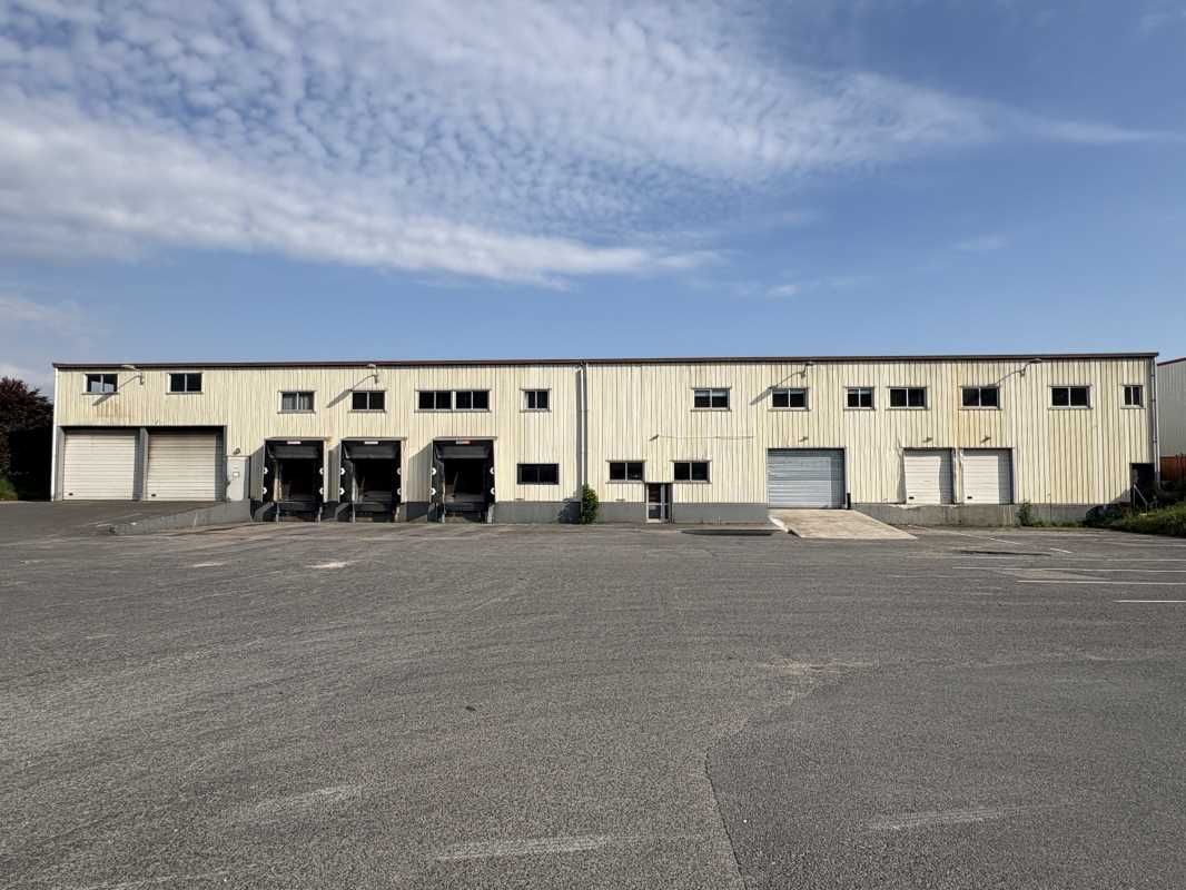 Idéal transporteur !   Sur un terrain de 5 200 m2