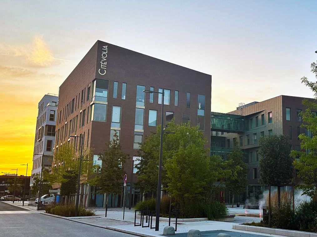Au nord d'Orléans,  non loin de la gare de Fleury