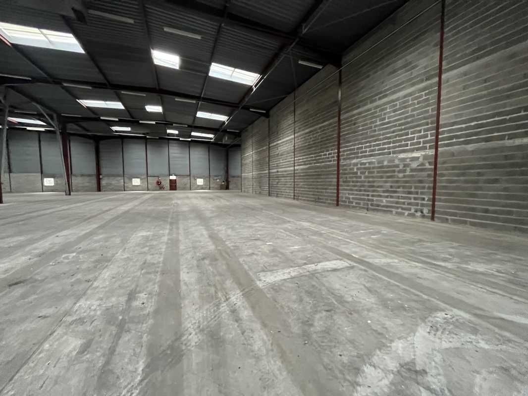 Au coeur d'un site boisé, dans un entrepôt d'envi