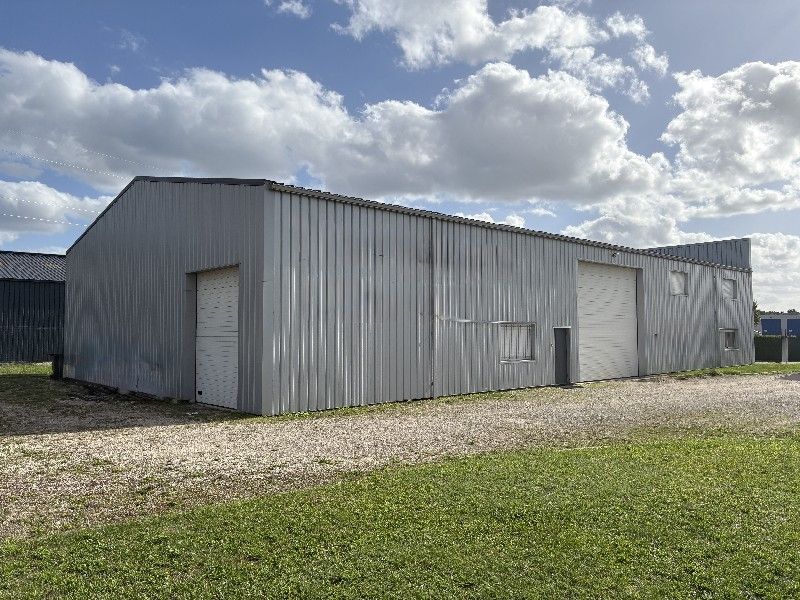 Arthur Loyd Orléans vous propose un bâtiment d'ac