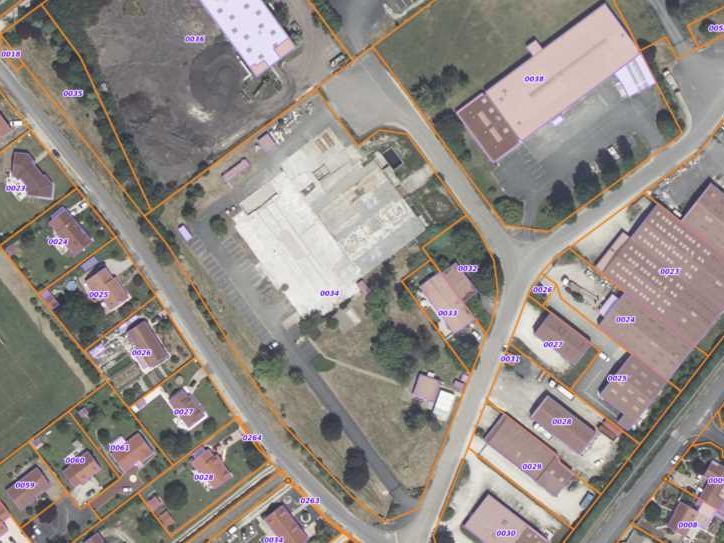 Un terrain d'une contenance totale de 13 137 m2, 