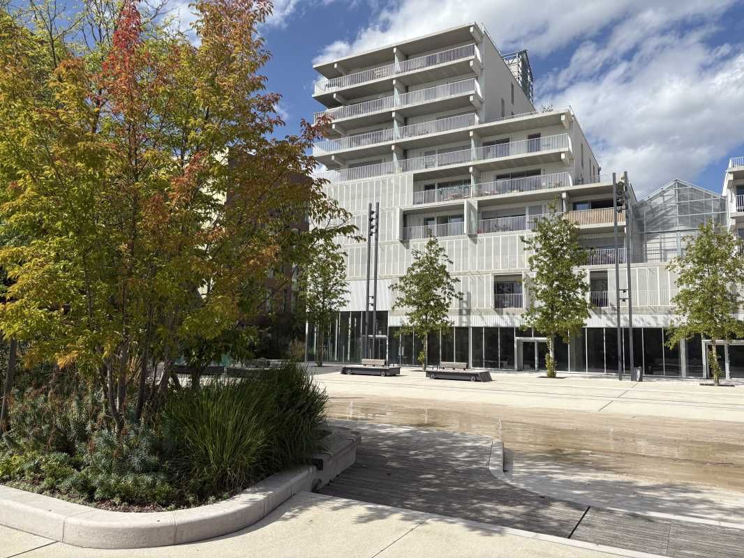 Situé au coeur du quartier Interives, à Fleury-le