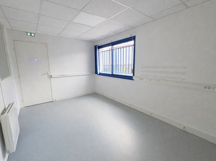 Au coeur de la zone d'activités des Chatelliers-A