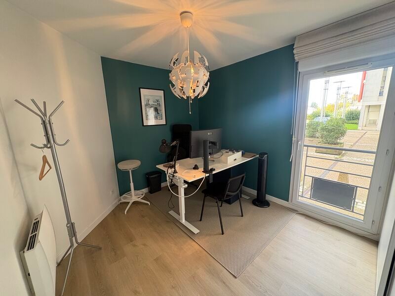 Dans un immeuble récent, en plein coeur de Colign