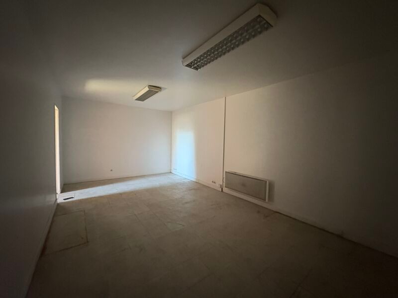 À proximité immédiate de la tangentielle RD2060, 