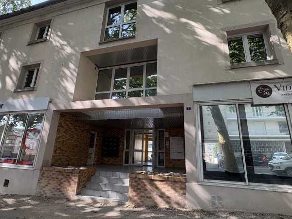 Proche Cité Coligny et à proximité des transports