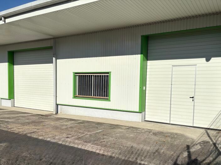 À proximité immédiate de la tangentielle RD2060, 