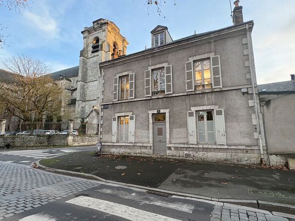 Idéalement situé à proximité immédiate du quartie