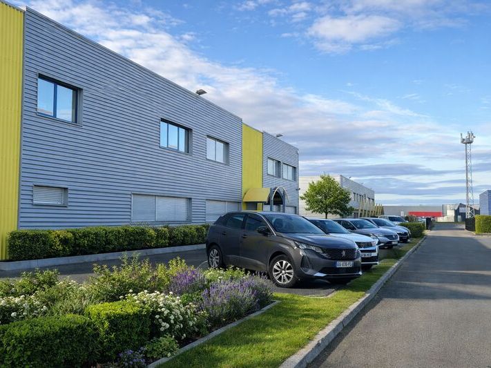 Un ensemble de bureaux indépendants d'environ 383