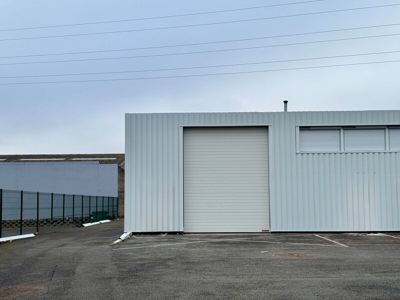 Au coeur de la zone industrielle d'Ingré / Saint-