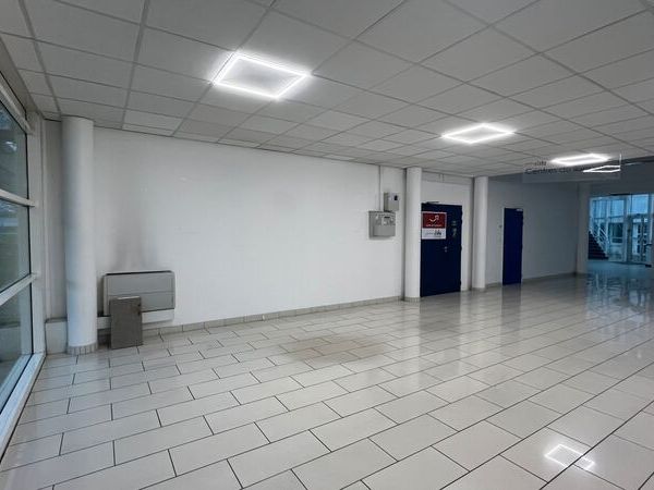 Au sein d'un ensemble immobilier à usage mixte (b