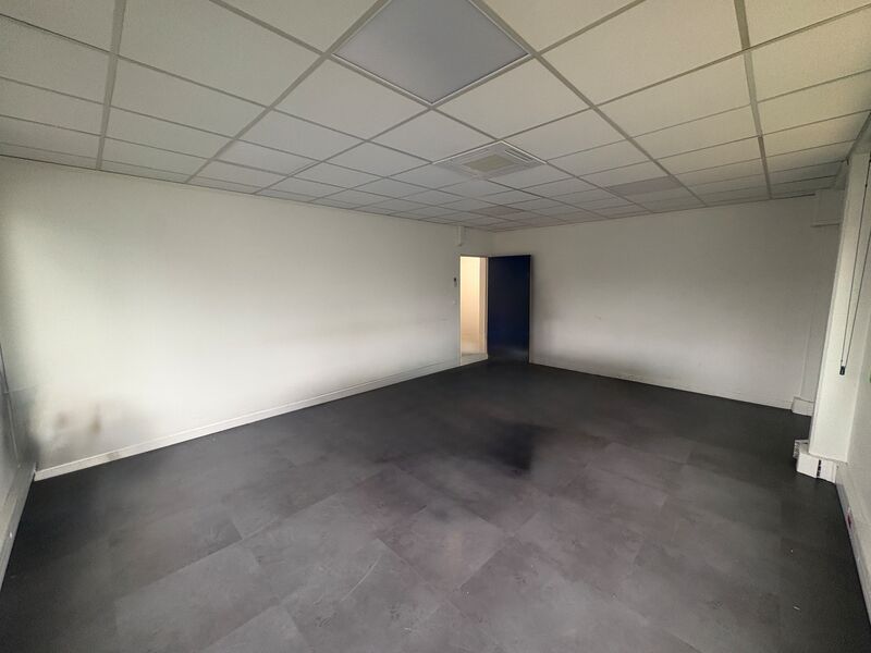 Nous vous proposons à la location un bureau de 30