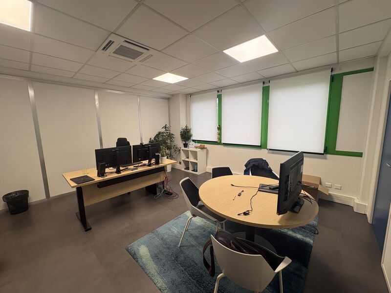 Nous vous proposons à la location un bureau de 22