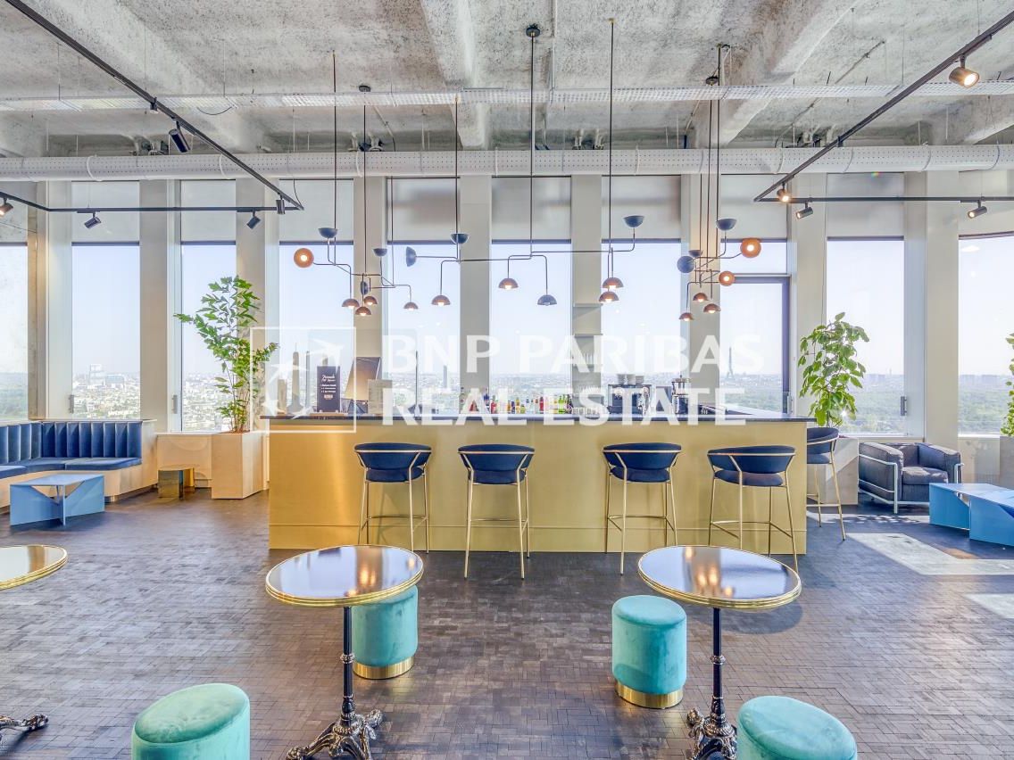 4933.3 m² pour ce bureaux en location à Puteaux