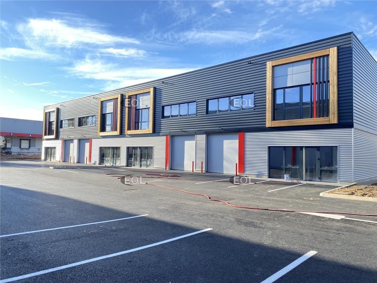 Location Local d'activités 1740 m² divisibles à partir de 274 m²