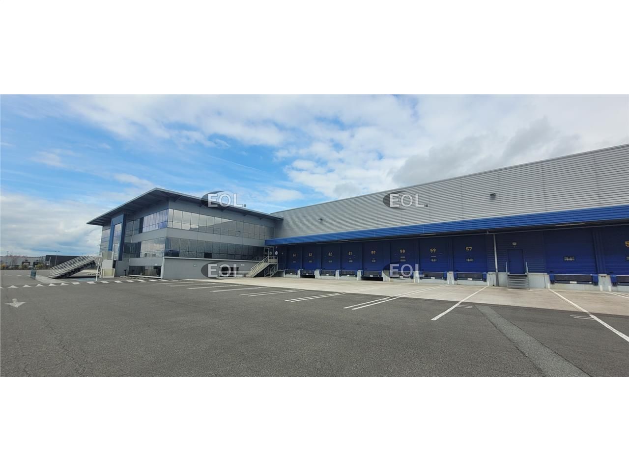 Location Entrepôt 8882 m² non divisibles