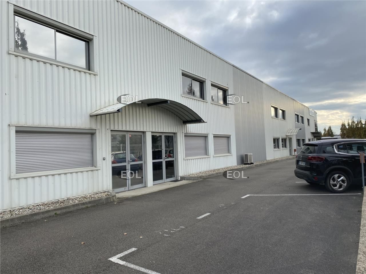 Location Local d'activités 300 m² non divisibles