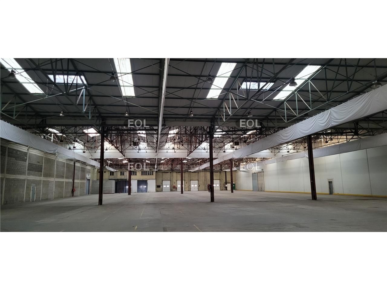 Location Entrepôt 6098 m² non divisibles