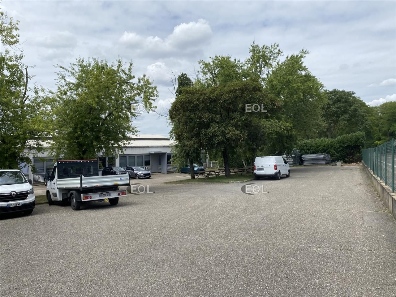 Location Entrepôt 1760 m² non divisibles