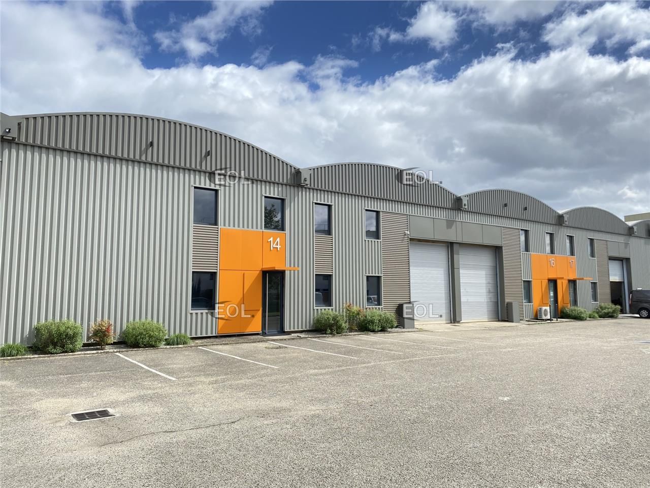 Entrepôt avec bureaux de 440 m² à louer - Dardilly (69)
