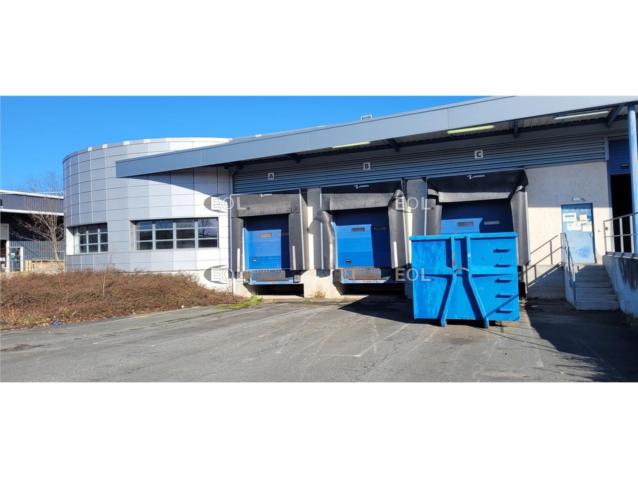 A Louer - Bâtiment à usage d'entrepôt avec bureaux de 10 770 m² à Miribel (01)