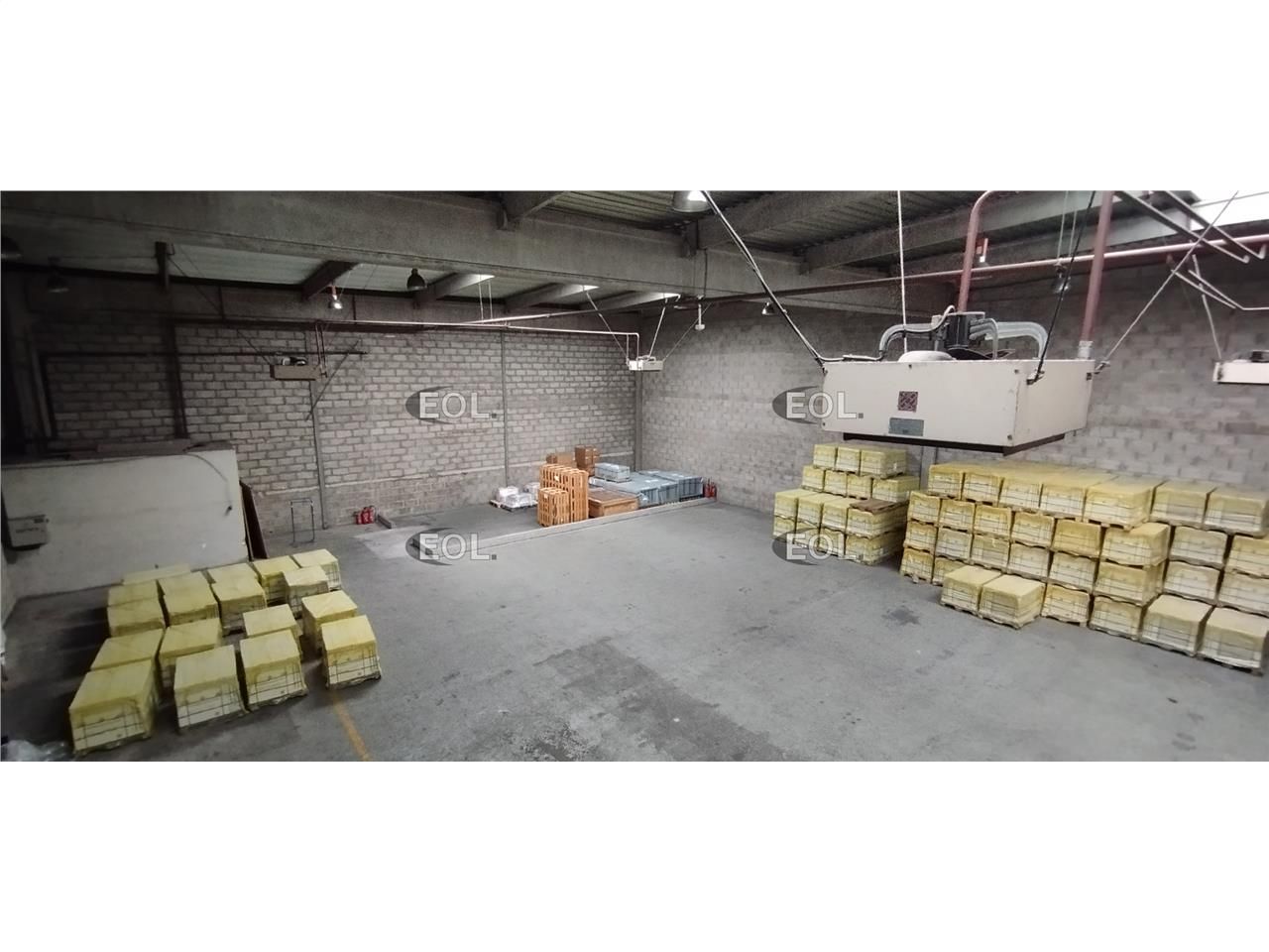 Entrepôt avec quais à louer