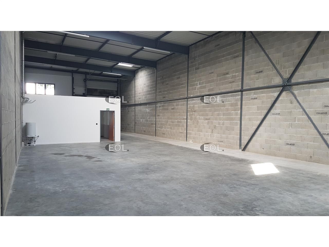 Local d'activité avec bureaux de 370 m² à louer - Saint-Priest (69)