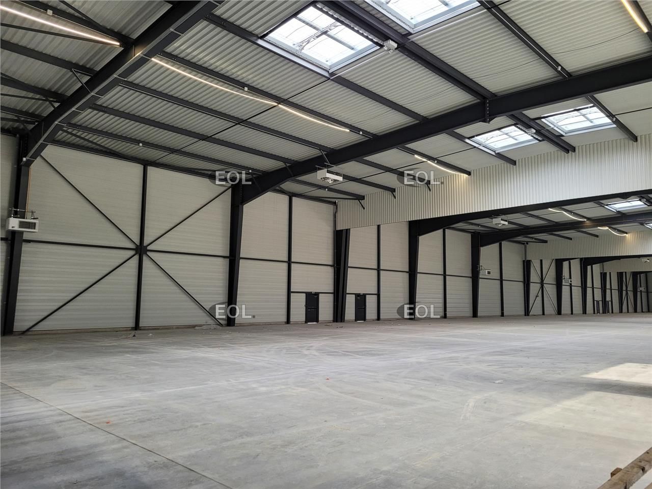 Location Local d'activités 2717 m² divisibles à partir de 541 m²