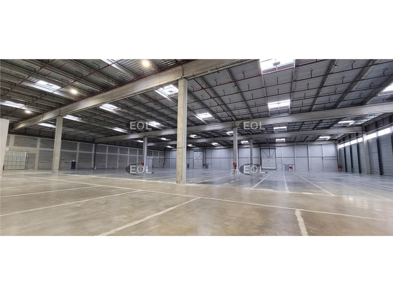Location Entrepôt 5793 m² non divisibles