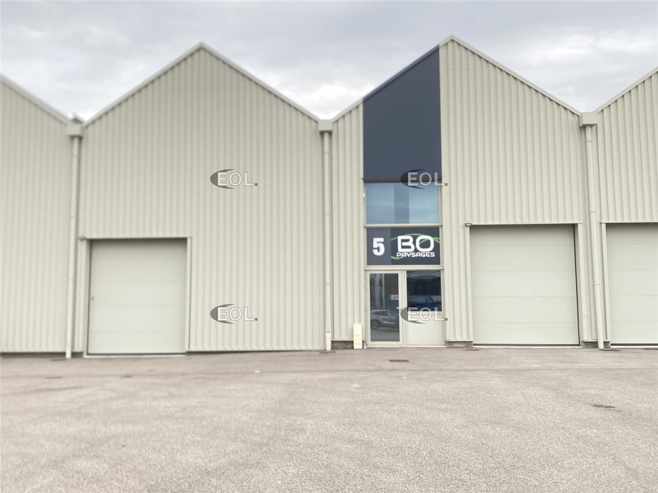 Location Local d'activités 122 m² non divisibles