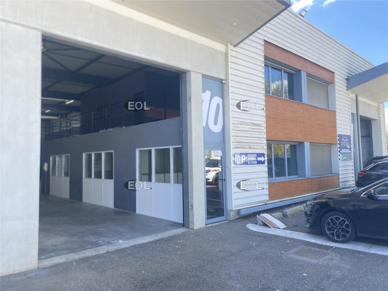 Local d'activité avec bureaux de 370 m² à louer - Saint-Priest (69)