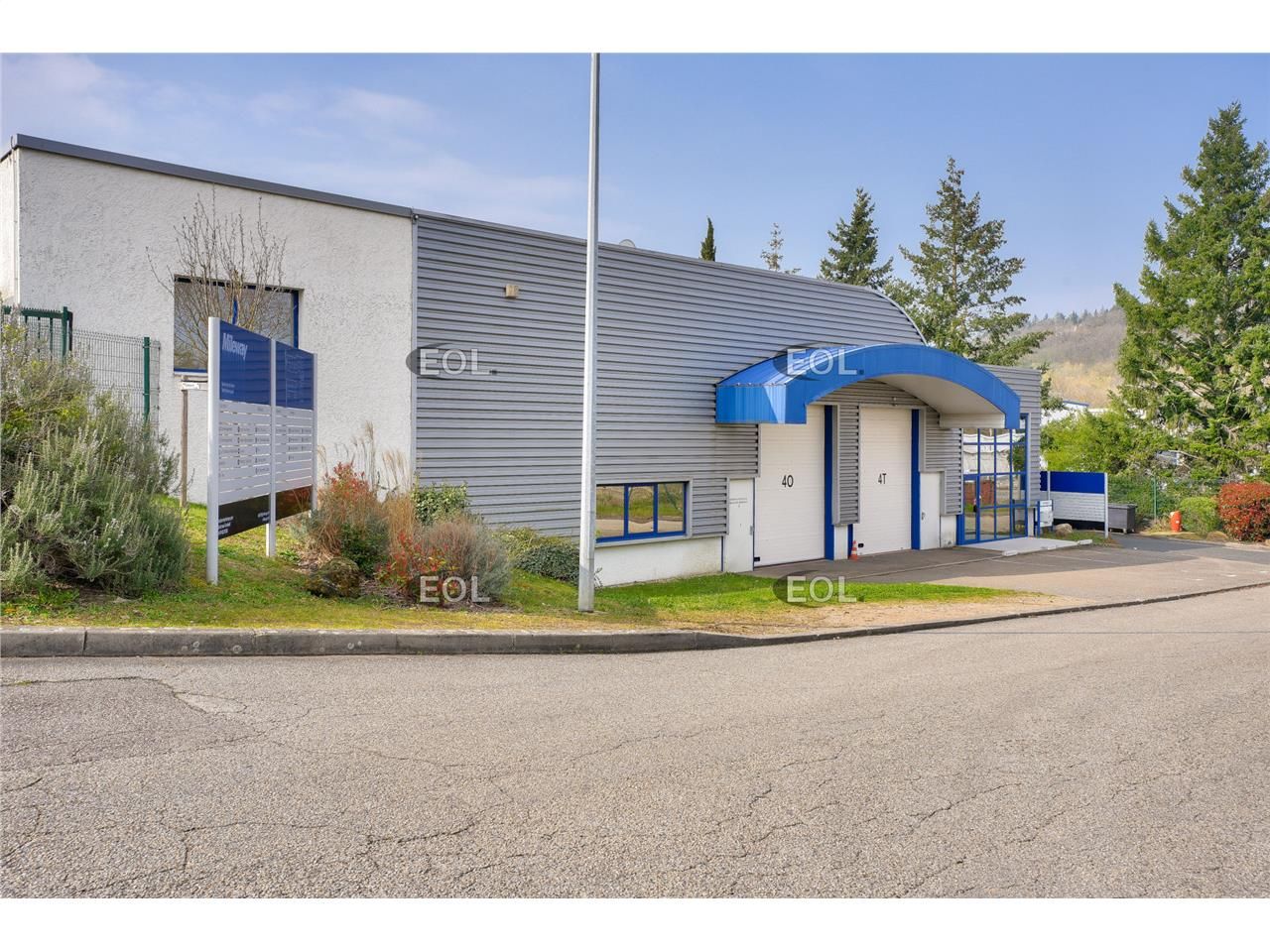 Location Local d'activités 304 m² non divisibles